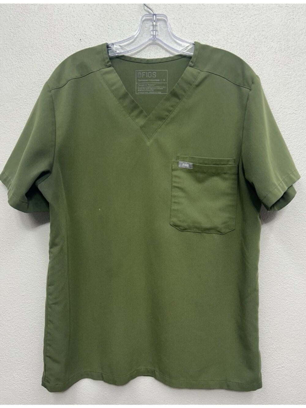 FIGS Technical Collection Leon Scrub Top Medium Olive Green Chest Pocket FM1500